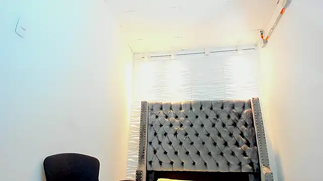 nero_reyd (M young) - show feet and move them slowly👣🦶🏻