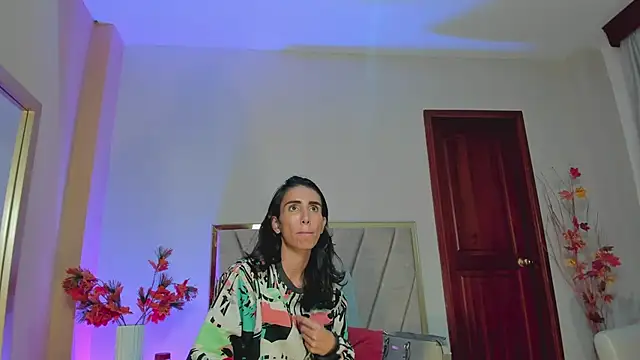 Nina_Cavaali webcam
