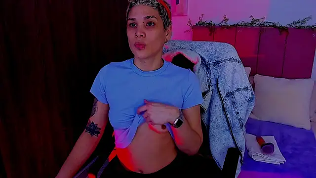 Charlee_pink webcam