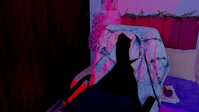 Charlee_pink webcam