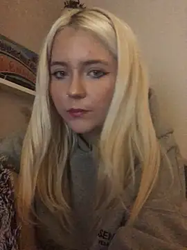 Blondie_Sofia_Essexbabe