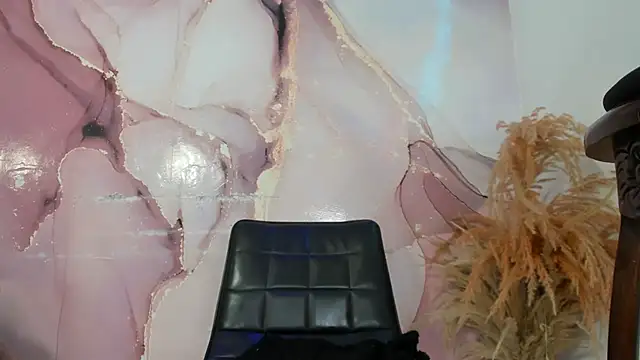 zuri_lux webcam