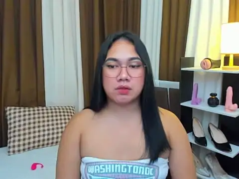 TsUncutKaren webcam