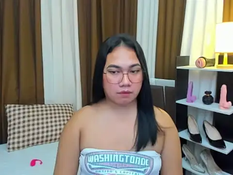 TsUncutKaren webcam