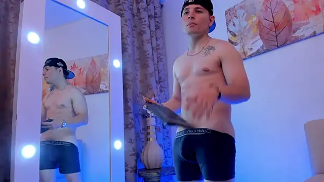 Leoo_Miller webcam