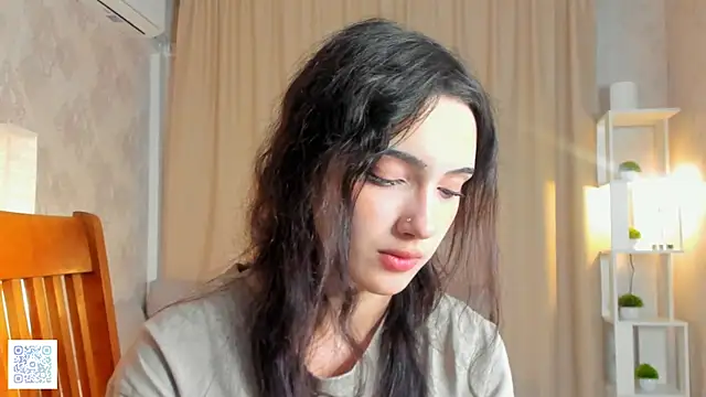 genevaarton (F teen) - Lets see a little piece of my bra!💖
