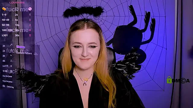 luna_berryy webcam