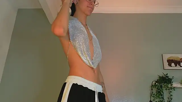 Nickifox__ webcam