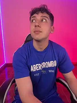 oliver_kyy (M twink) - penis helicopter + spank ass x10