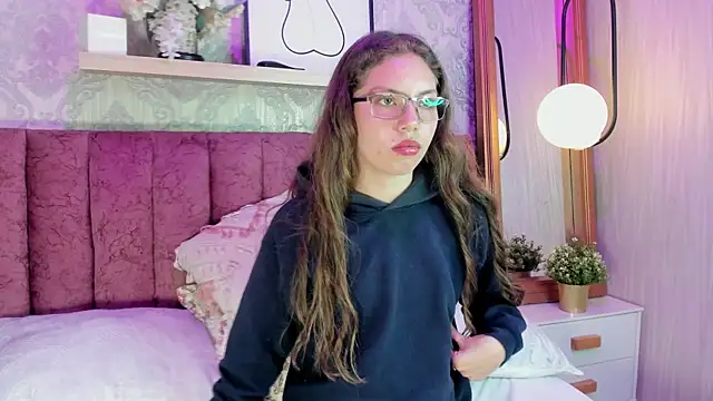 Alaia_Johnson webcam