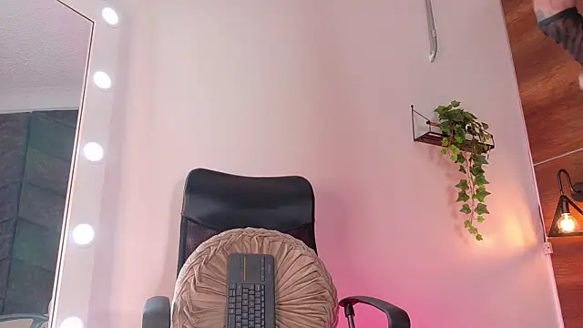 TiffValentinee_ webcam