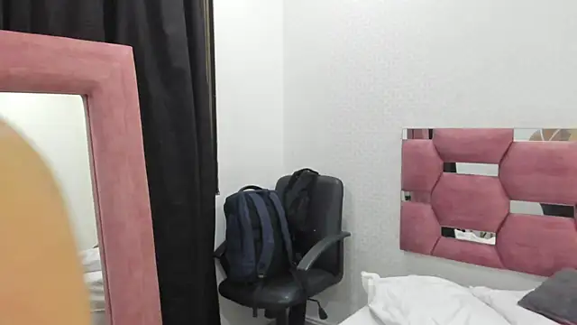 SophieBigass webcam