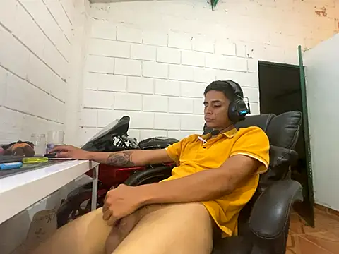 Max_TheHorseDick webcam