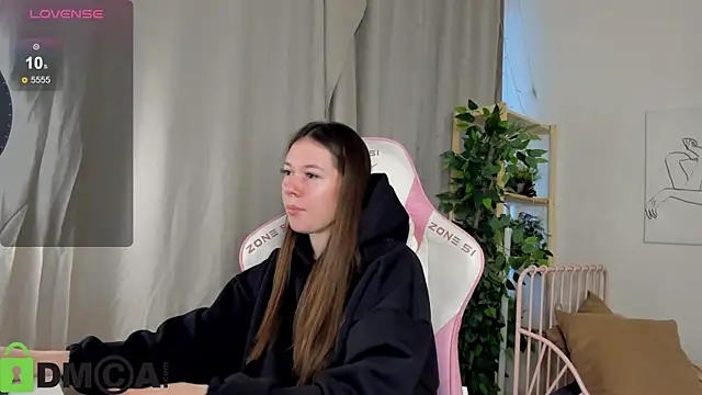 Nicole_Charm webcam