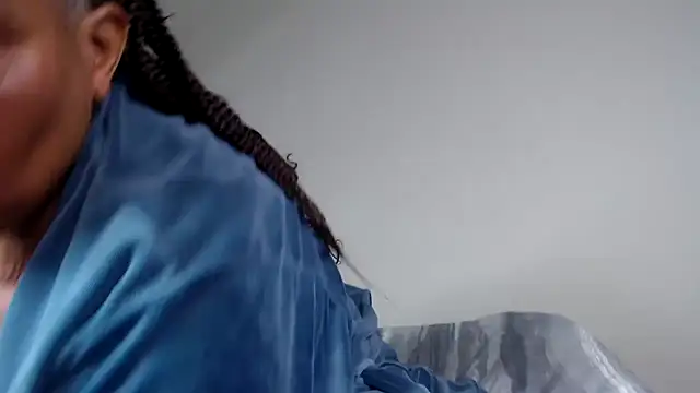 GrandBustyMelon webcam