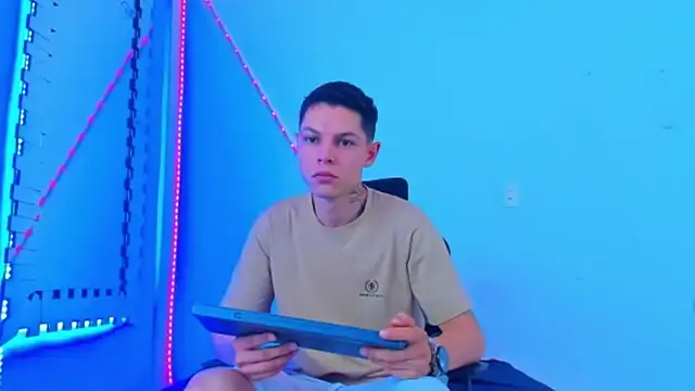 HOT_boy2025 webcam
