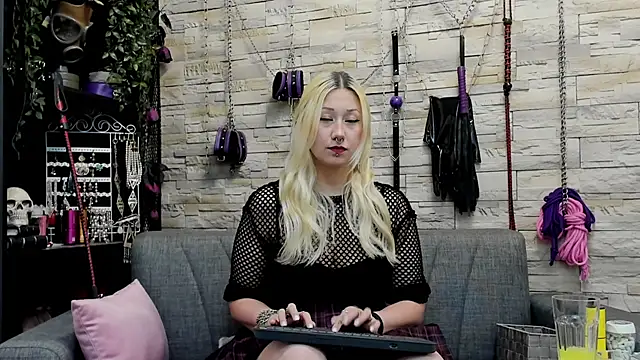 CruelMistress webcam
