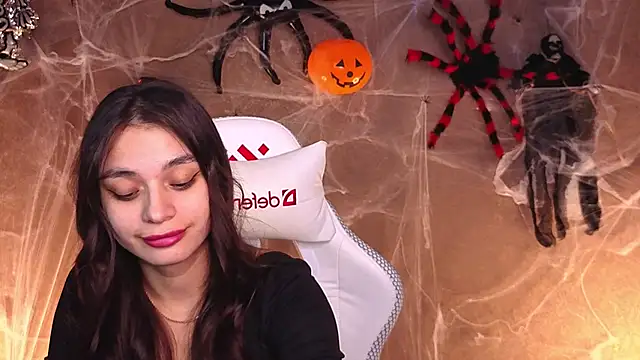 Leila_Hefner webcam