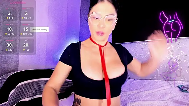 LolaRoberts_ webcam