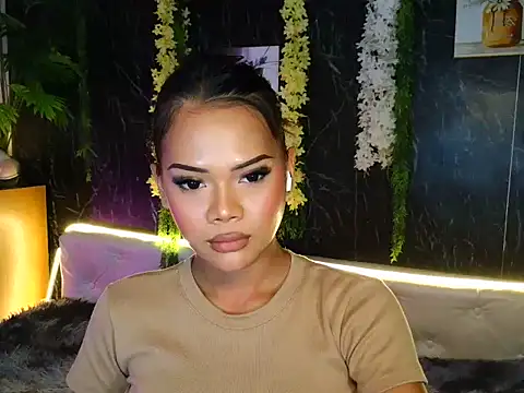 ur_holly_lexie Live Webcam on Stripchat