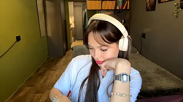 MysticAlisa webcam
