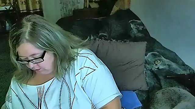 sex2 (F mature) - Masturbation and cumming,naked/squirt