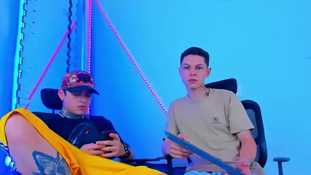 HOT_boy2025 webcam