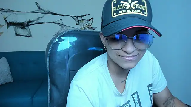 Dominick_jones webcam