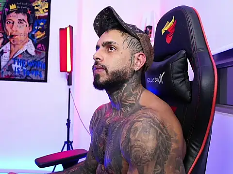 logan_hugh8 webcam