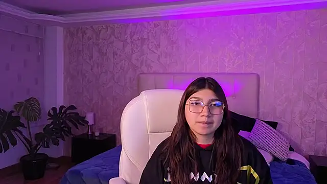zoe_capeli webcam