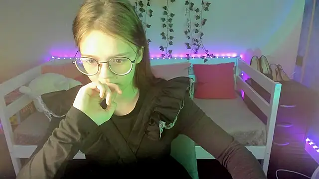 shy_elina01