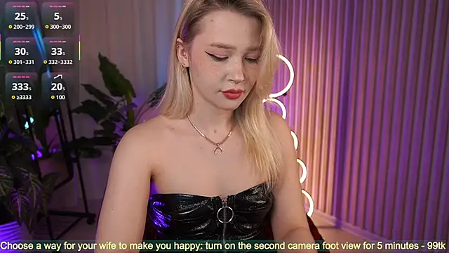 LauraWifeness webcam
