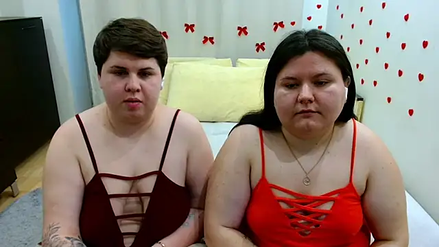BeckyAndHellen webcam
