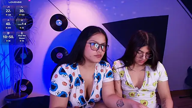 Lilith_and_Khloe webcam