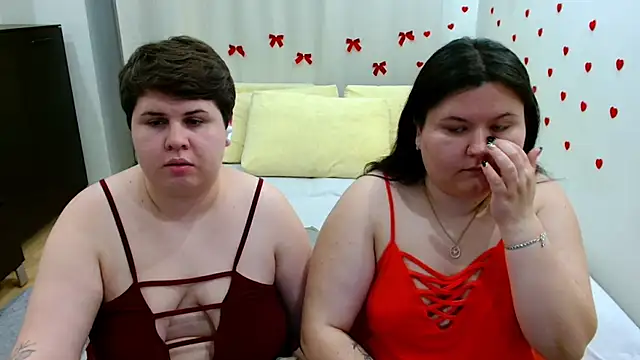 BeckyAndHellen webcam