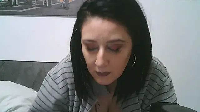 LaDamaNeraa webcam