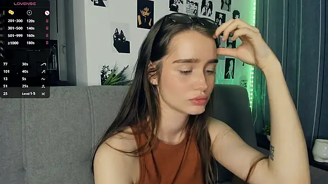 lovelyalivia webcam
