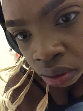 LuciousLips96