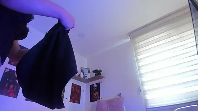 Lilith_salvatoree webcam