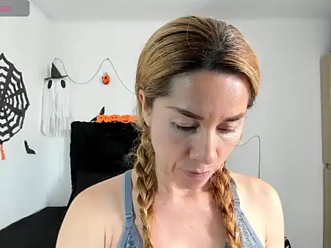 angie_blondies webcam