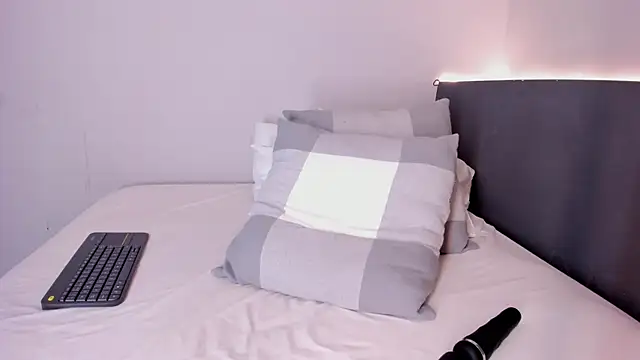 sara__jones_gh webcam