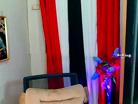 HOLLYWOOD_QUEEN_88 webcam