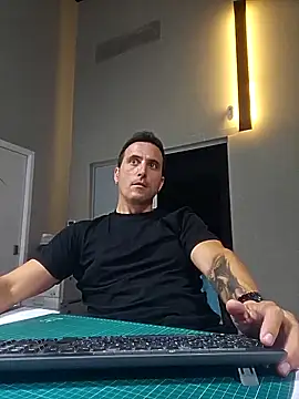 Lucas___81 webcam