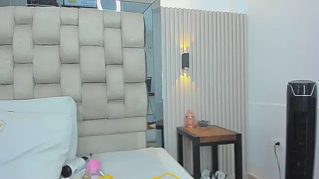 ikia_lopez_ webcam