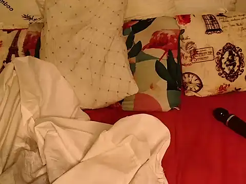 QUEENOFSQUIRT02 webcam