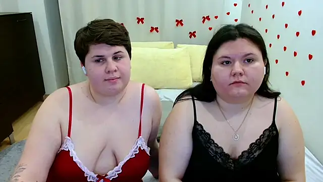 BeckyAndHellen webcam