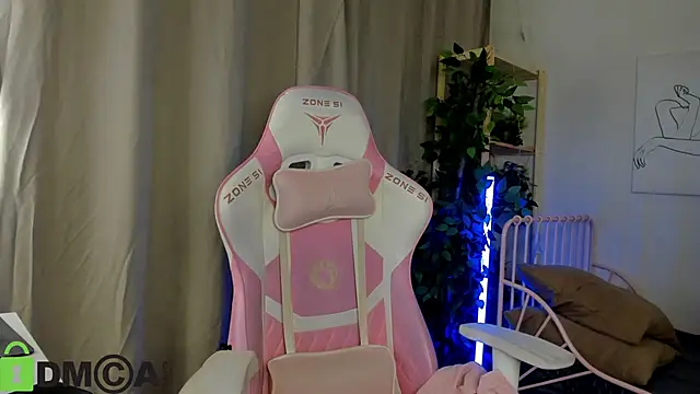 Nicole_Charm webcam