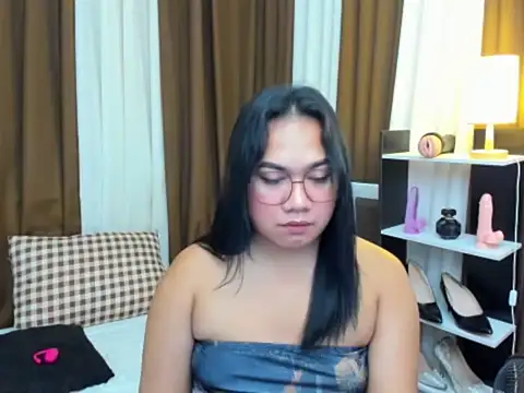 TsUncutKaren webcam