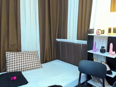TsUncutKaren webcam
