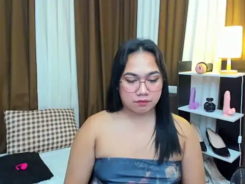 TsUncutKaren webcam